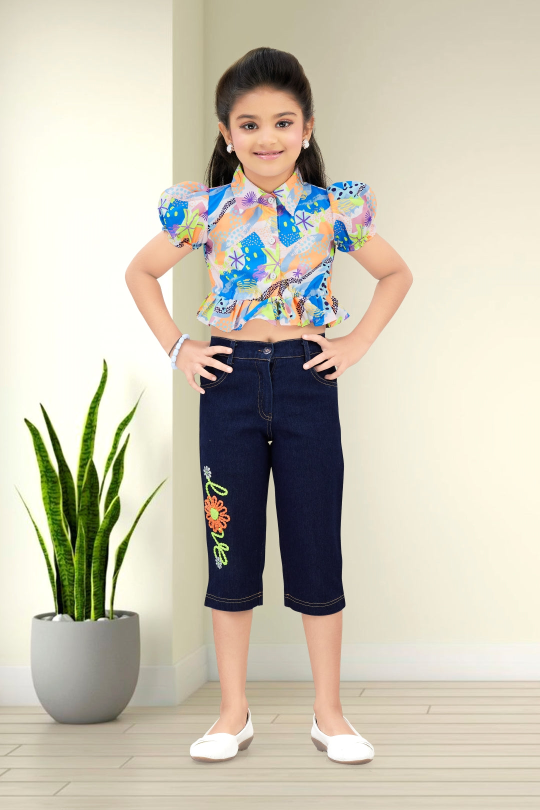 Girls Colorful Abstract Print Ruffle Crop Top & Embroidered Denim Capri Set