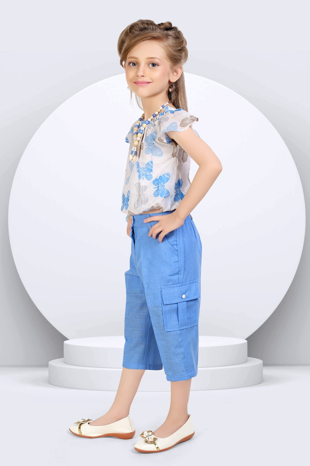 2-Piece Butterfly Printed Top & Cargo Capri Set With Necklace