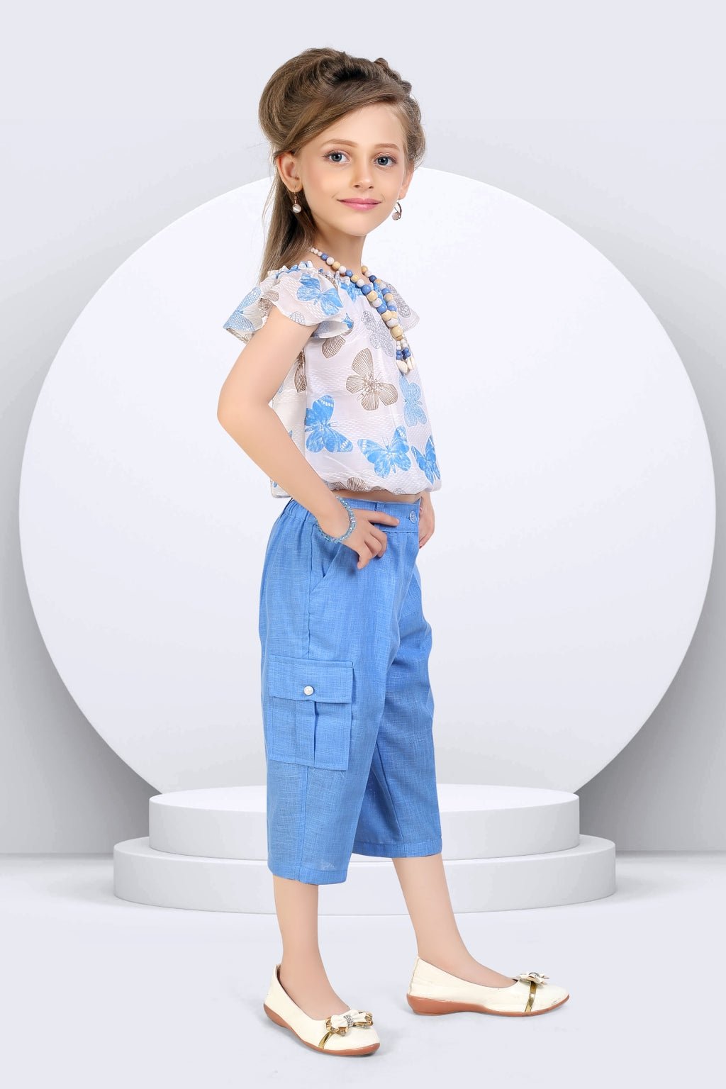 2-Piece Butterfly Printed Top & Cargo Capri Set With Necklace