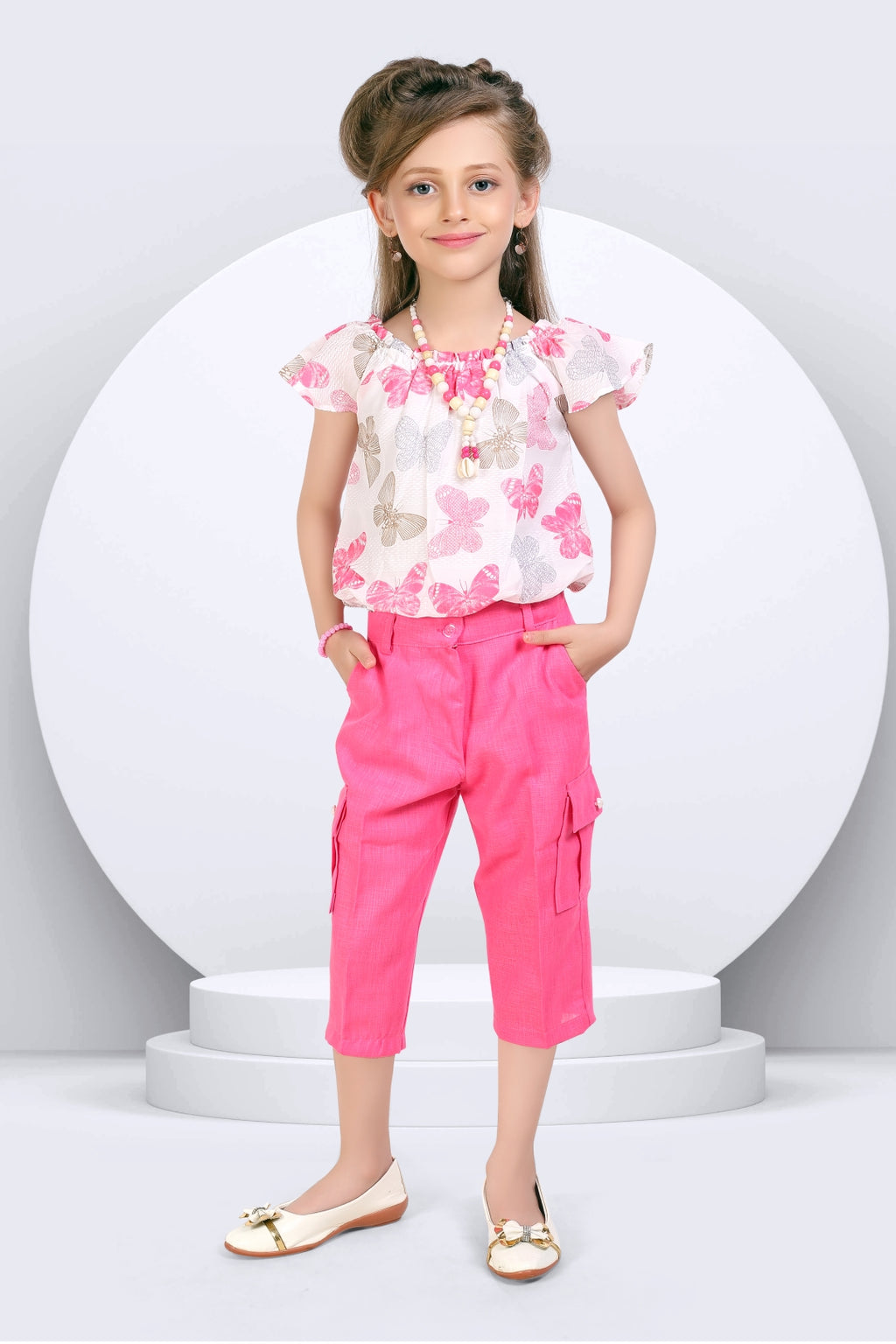 2-Piece Butterfly Printed Top & Cargo Capri Set With Necklace