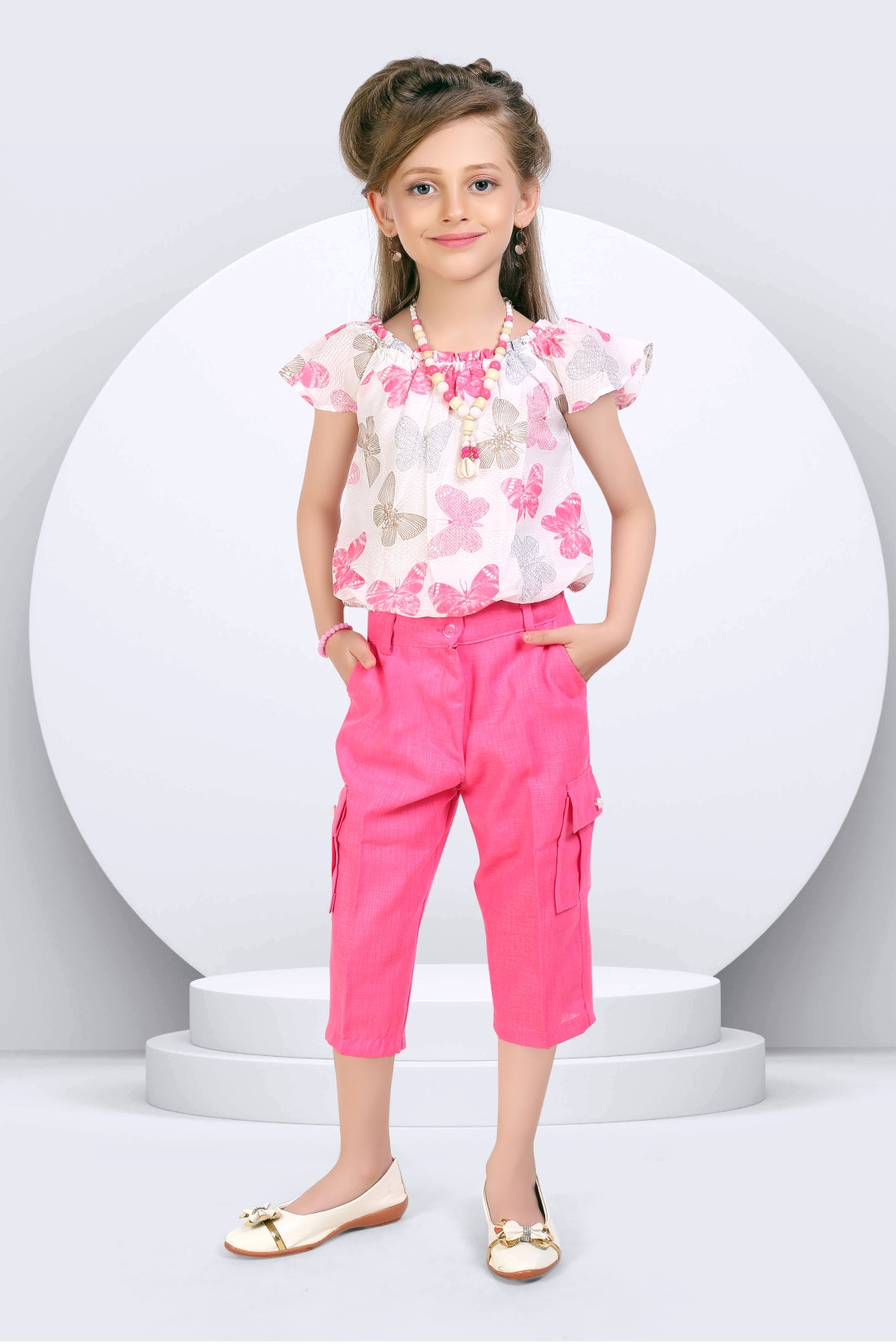 2-Piece Pink Butterfly Printed Top & Cargo Capri Set With Necklace