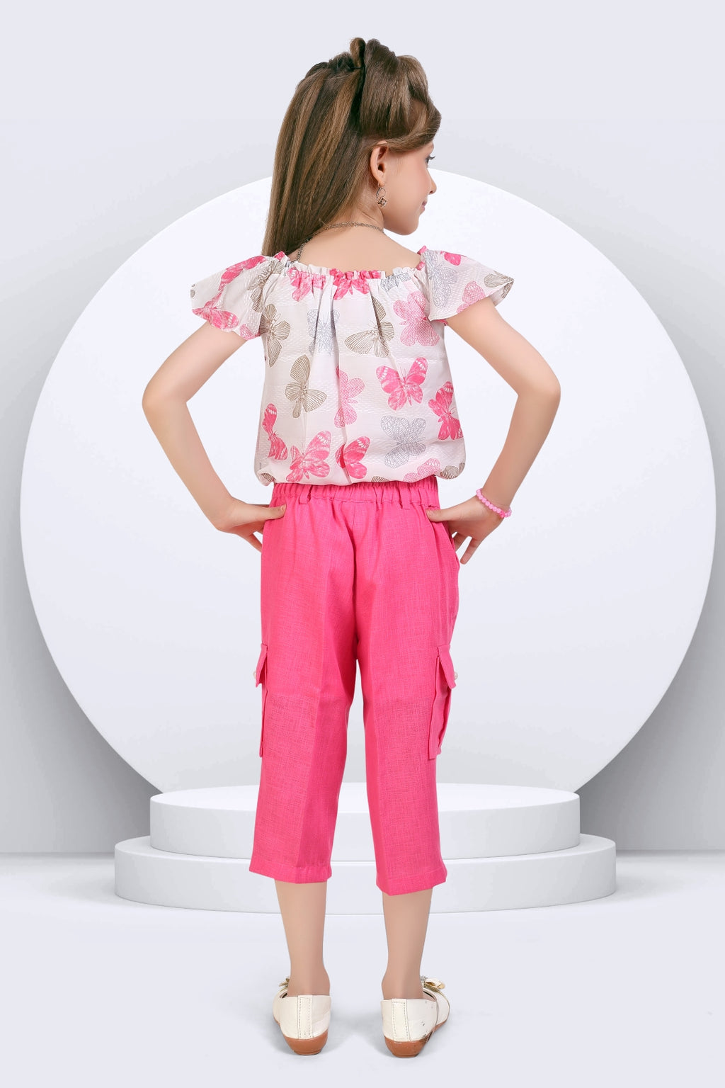 2-Piece Butterfly Printed Top & Cargo Capri Set With Necklace