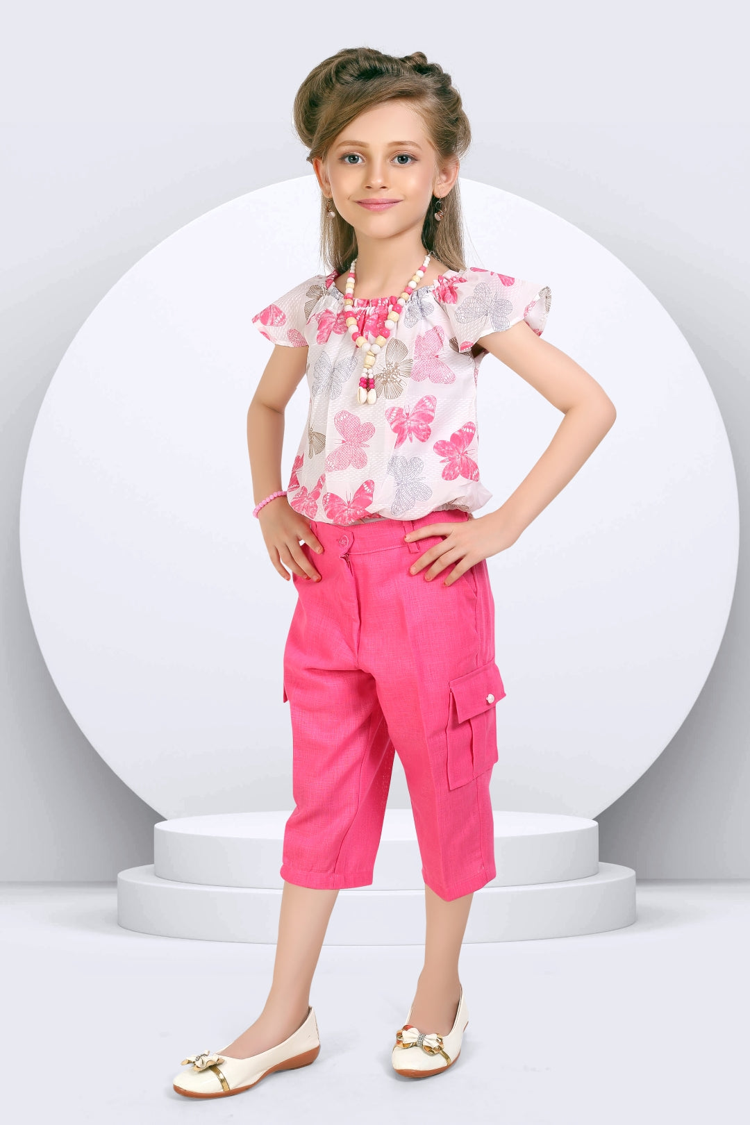 2-Piece Butterfly Printed Top & Cargo Capri Set With Necklace