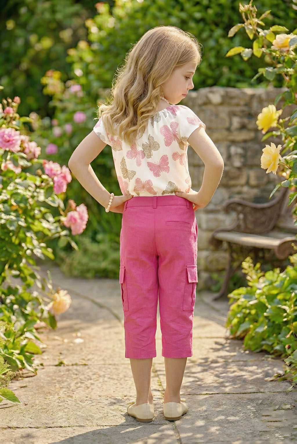 2-Piece Pink Butterfly Printed Top & Cargo Capri Set With Necklace